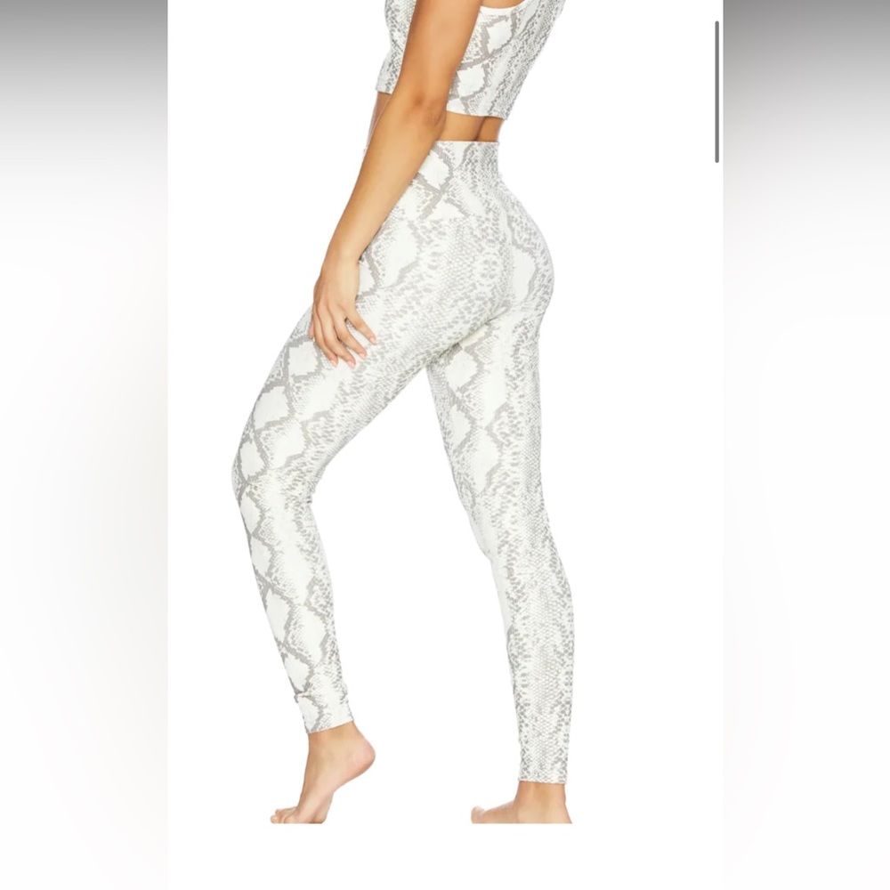 Beach riot leggings!! Size small. Worn once.